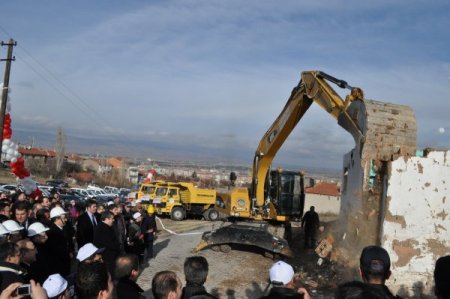 Karapınar Dönüşüm Projesi Toki Başkanı Bayraktar’ın Balyozuyla Başladı