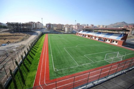 Karapürçek Semt Stadı açıldı