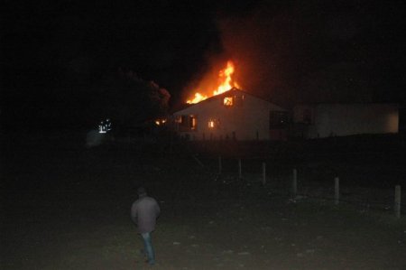 Karasu Sahilinde 4 Yazlık Ev Yandı