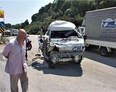 Karasu'da Trafik Kazası: 2 Yaralı