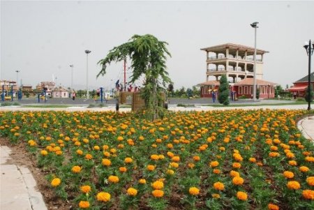 Karatay mevsimlik çiçeklerle donatıldı