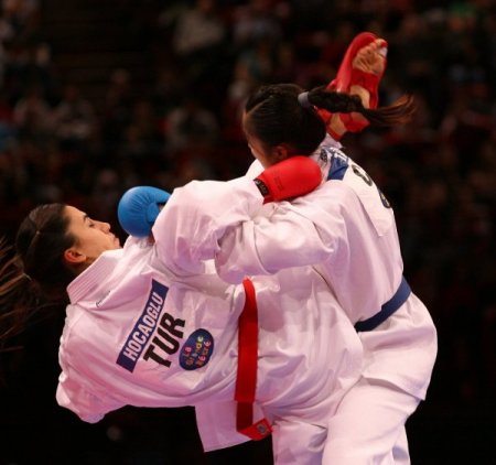 Karateci kızlar dünya üçüncüsü oldu