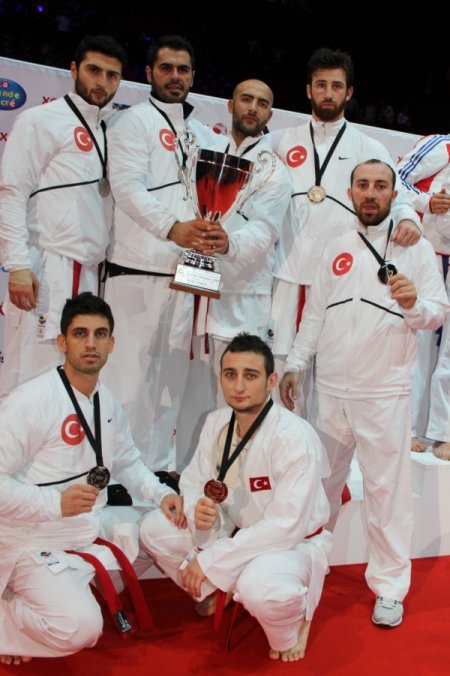 Karatede erkekler dünya ikincisi oldu