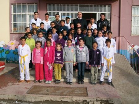 Karatlı Şehit Şahin Yılmaz İlkokulu'nda tekvando kuşak heyacanı yaşandı