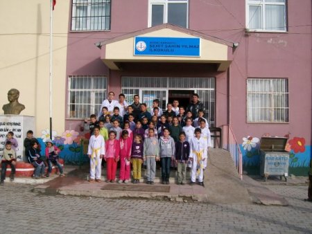 Karatlı Şehit Şahin Yılmaz İlkokulu'nda tekvando kuşak heyacanı yaşandı