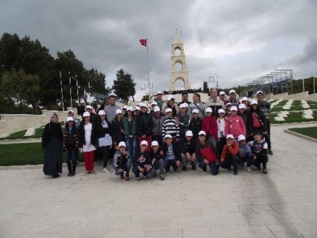 Karayaka İlköğretim Okulu, öğrencileri İstanbul ve Çanakkale'yi gezdi