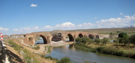 Karayolları tarihi köprüleri restore etti