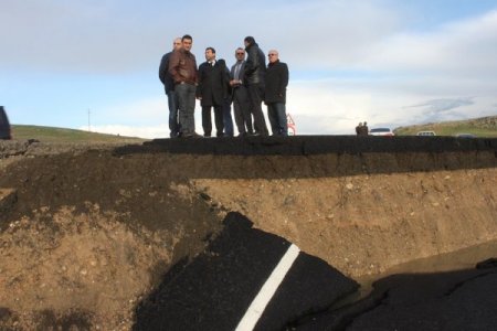 Karayolları yetkilileri, İpekyolu'ndaki çökmeyle ilgili inceleme yaptı