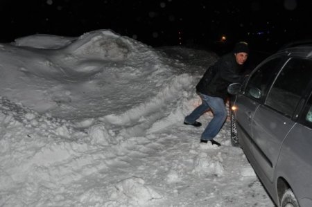 Karda 3 Saat Mahsur Kalan Gazetecilerin İmdadına Kaymakam Yetişti