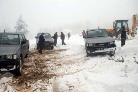 Karda Mahsur Kalan 50 İşçi, 6 Saat Sonra Kurtarıldı