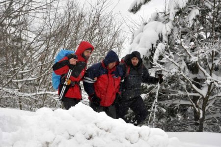 Karda Mahsur Kalan Sürücü, Donmaktan Son Anda Kurtarıldı