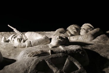 Kardan şehit heykelleri törenle açıldı