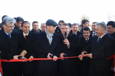 Kardan şehit heykelleri törenle açıldı