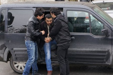 Kardeşine kurşun yağdırdı