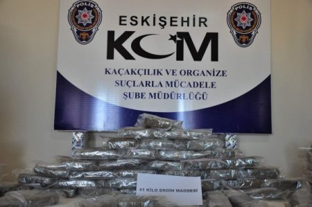 Kardeşlerin eroin sevkiyatı polise takıldı