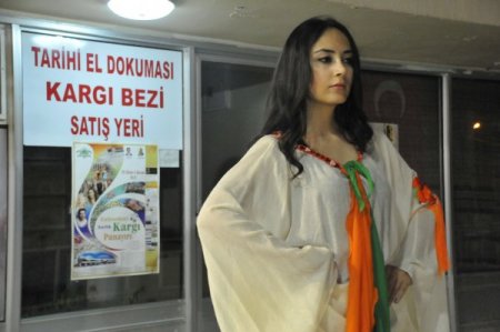 Kargı Bezi'nden elbiseler, görücüye çıktı