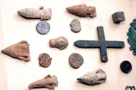 Kargo Paketinde Tarihi Eserler Ele Geçirildi