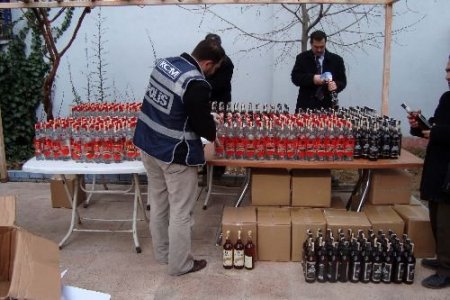 Kargoyla Sahte İçki Sevkiyatı Yapan 2 Kişi Gözaltına Alındı