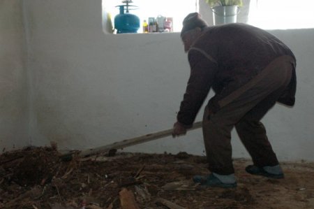 Karın Ağırlığına Dayanamayan Evler Yıkılıyor