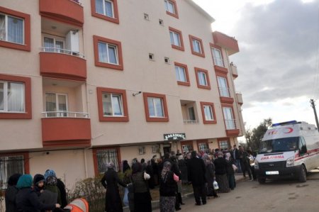 Karısını öldüren adam, canına kıydı