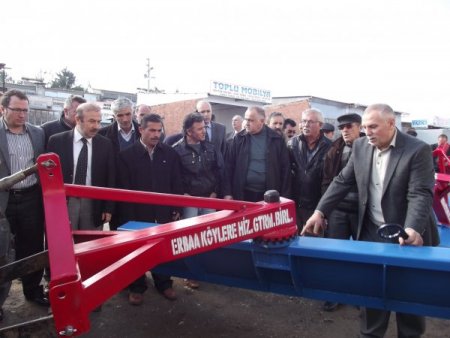 Karla mücadele için 25 köye traktör bıçağı verildi