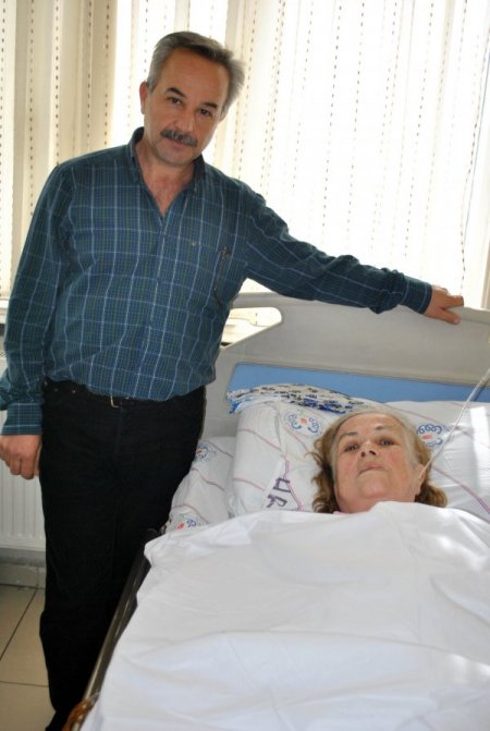 Karnından 18 parça halinde 7 kiloluk kitle çıktı