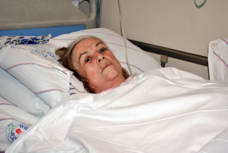 Karnından 18 parça halinde 7 kiloluk kitle çıktı