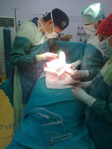 Karnından 3 kiloluk tümör çıkarıldı