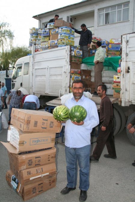 Karpuz Yüklü Kamyonda 60 Bin Paket Kaçak Sigara Ele Geçirildi
