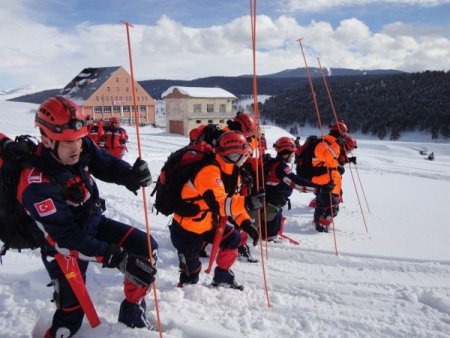 Kars AFAD ve UMKE ekipleri çığ tatbikatı yaptı