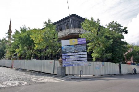 Kars Belediyesi, tarihi binayı turizme kazandırıyor