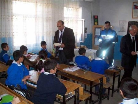 Kars Emniyet Müdürlüğü'nden Eğitime 100 Temel Eser Desteği