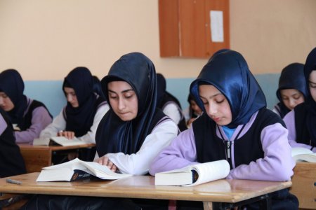 Kars İHL'de kitap okuma saati