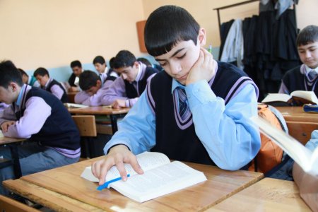 Kars İHL'de kitap okuma saati