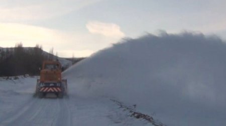 Kars İl Özel İdaresi Ekiplerinin Karla Mücadele Çalışmaları Sürüyor