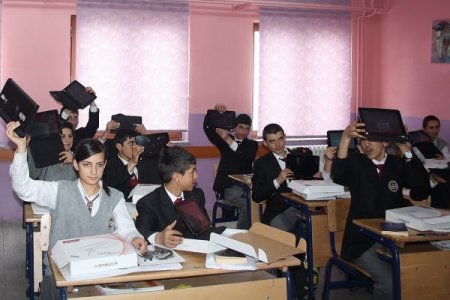 Kars Valisi Tepe: Eğitim sistemimiz yüzünden test ve tost gençliği yetişiyor