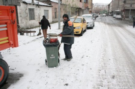 Kars’a mevsimin ilk karı düştü