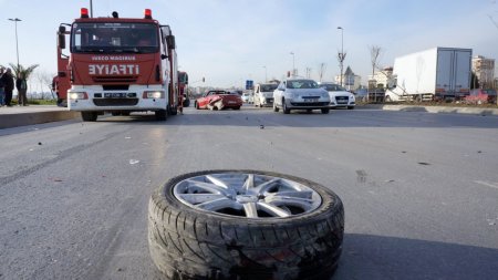 Karşı şeride geçen sürücü: Hız pedalı paspasa takıldı