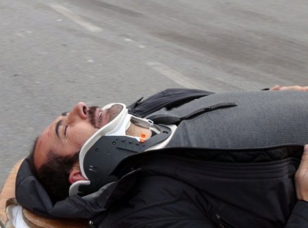 Karşı yola geçen otomobil kaza yaptı: 4 yaralı