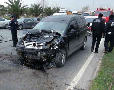 Karşı yola geçen otomobil kaza yaptı: 4 yaralı