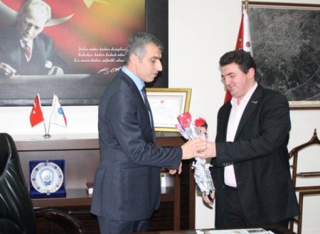 Karsiad Üyelerinden Emniyet Mensuplarına Gül
