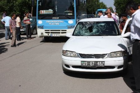 Karşıdan Karşıya Geçerken Resmi Plakalı Araç Çarptı