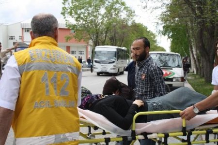 Karşıt görüşlü öğrenciler kavga etti: 5 yaralı