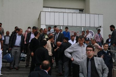 Karşıt görüşlü öğrenciler kavga etti: 5 yaralı