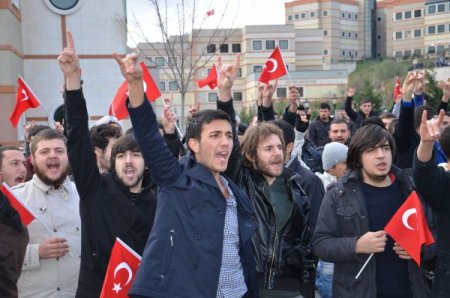 Karşıt görüşlü öğrencilerin eylem gerginliği