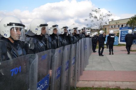 Karşıt görüşlü öğrencilerin eylem gerginliği