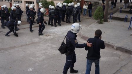 Karşıt görüşlü öğrencilerin kavgası yüzünden Dil Tarih'te eğitime bir hafta ara