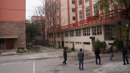 Karşıt görüşlü öğrencilerin kavgası yüzünden Dil Tarih'te eğitime bir hafta ara