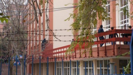 Karşıt görüşlü öğrencilerin kavgası yüzünden Dil Tarih'te eğitime bir hafta ara