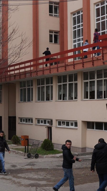 Karşıt görüşlü öğrencilerin kavgası yüzünden Dil Tarih'te eğitime bir hafta ara